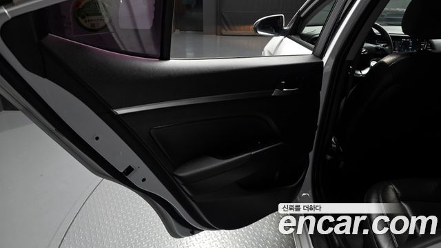 Hyundai AVANTE 2019 — photo 15