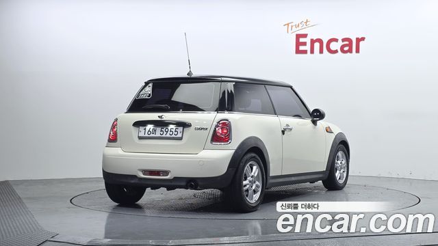 Mini Cooper 2011 — photo 2