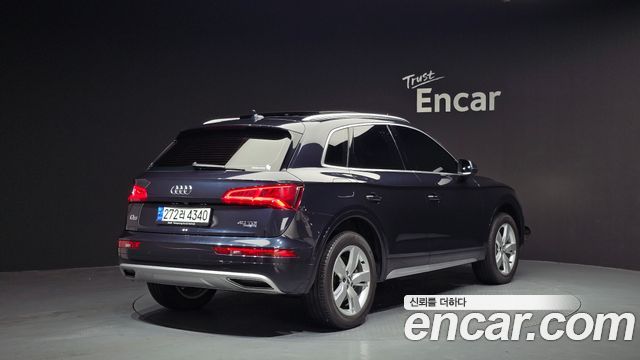 Audi Q5 2020 — photo 2