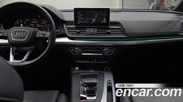 Audi Q5 2020 — photo 24