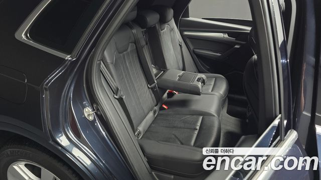 Audi Q5 2020 — photo 16