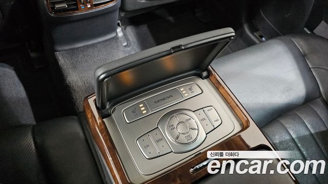 Hyundai Genesis 2009 — photo 17