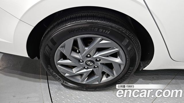 Hyundai AVANTE 2025 — photo 5
