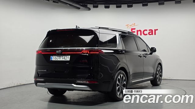 Kia Canival 2021 — photo 2
