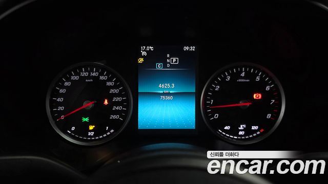 Mercedes-Benz C-Class 2020 — photo 11