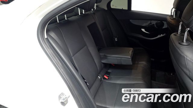 Mercedes-Benz C-Class 2020 — photo 23