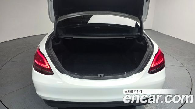 Mercedes-Benz C-Class 2020 — photo 26