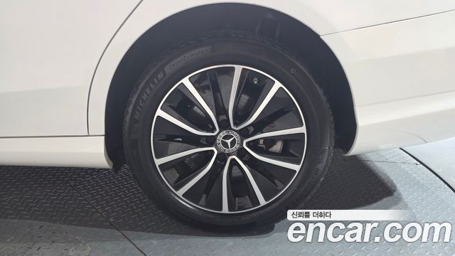 Mercedes-Benz C-Class 2020 — photo 7