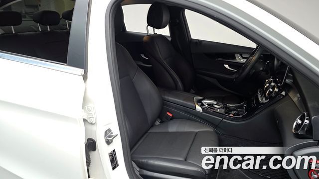 Mercedes-Benz C-Class 2020 — photo 16