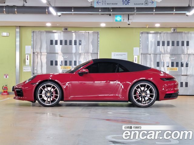 Porsche 911 2021 — photo 2
