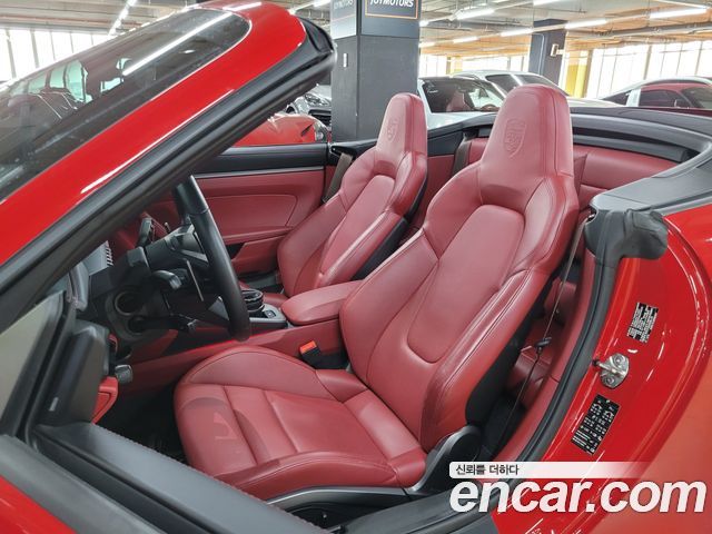 Porsche 911 2021 — photo 11