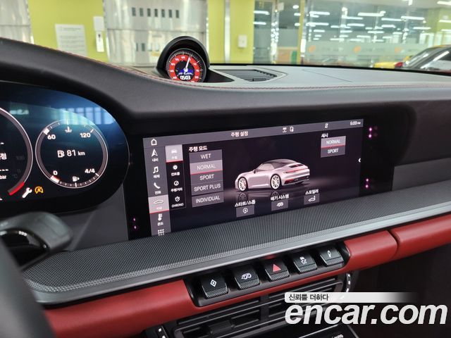 Porsche 911 2021 — photo 14