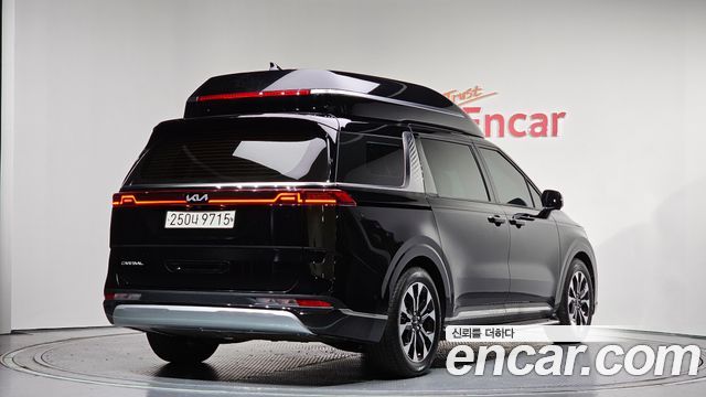 Kia Canival 2023 — photo 2