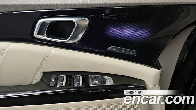 Kia Canival 2023 — photo 36