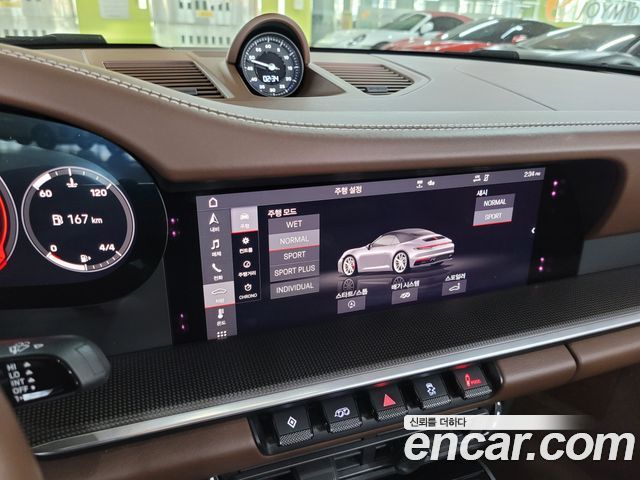 Porsche 911 2020 — photo 13