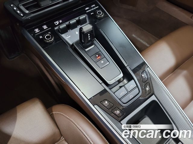 Porsche 911 2020 — photo 14