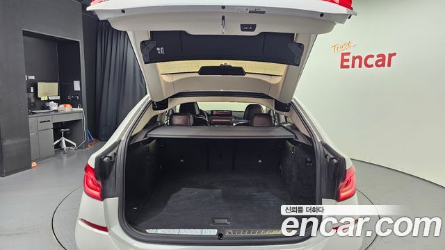 BMW Gran Turismo 2021 — photo 20