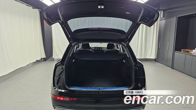 Audi Q5 2023 — photo 20