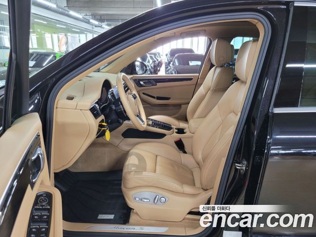 Porsche Macan 2017 — photo 10