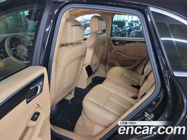 Porsche Macan 2017 — photo 11