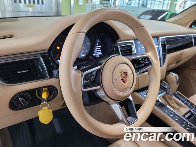 Porsche Macan 2017 — photo 12