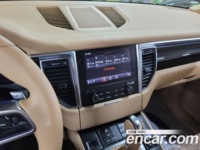 Porsche Macan 2017 — photo 14
