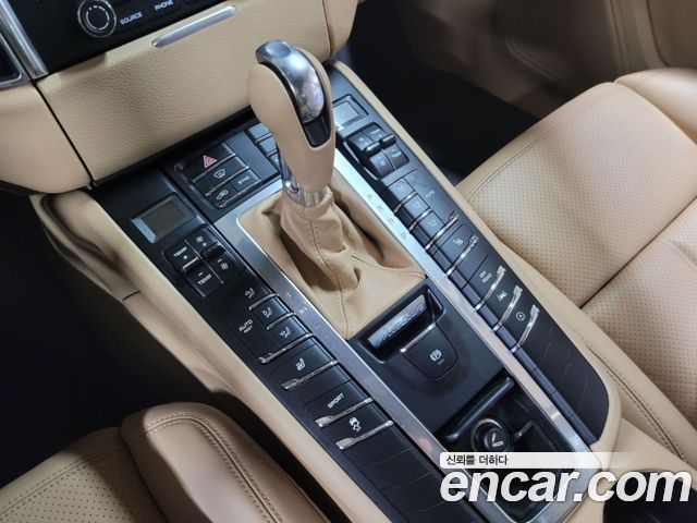 Porsche Macan 2017 — photo 15