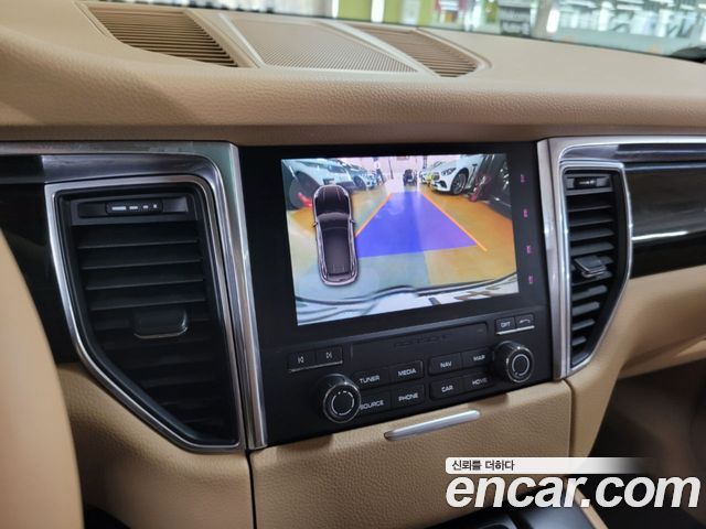 Porsche Macan 2017 — photo 16