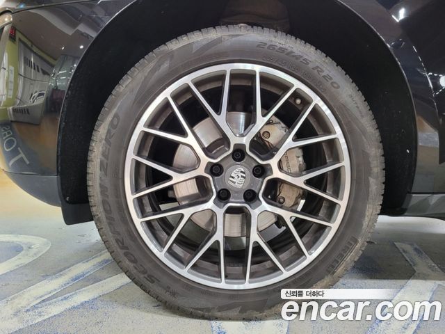 Porsche Macan 2017 — photo 20