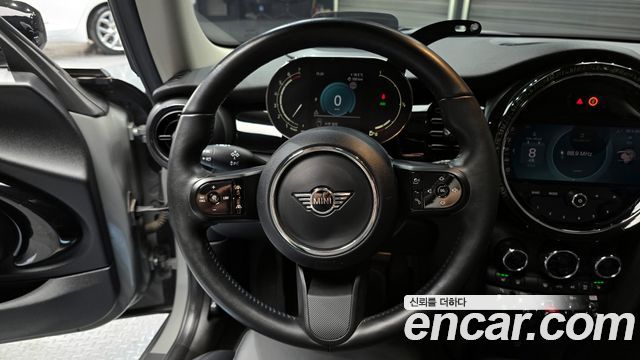 Mini Cooper 2022 — photo 18