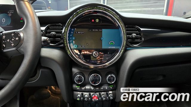 Mini Cooper 2022 — photo 34