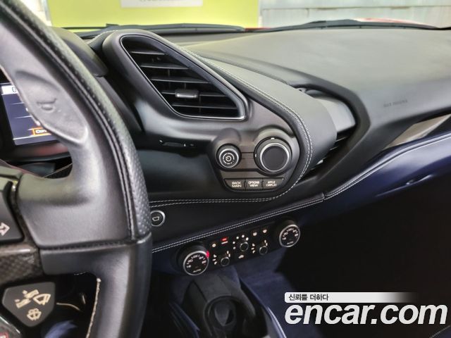 Ferrari 488 2018 — photo 13
