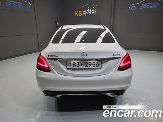 Mercedes-Benz C-Class 2020 — photo 3