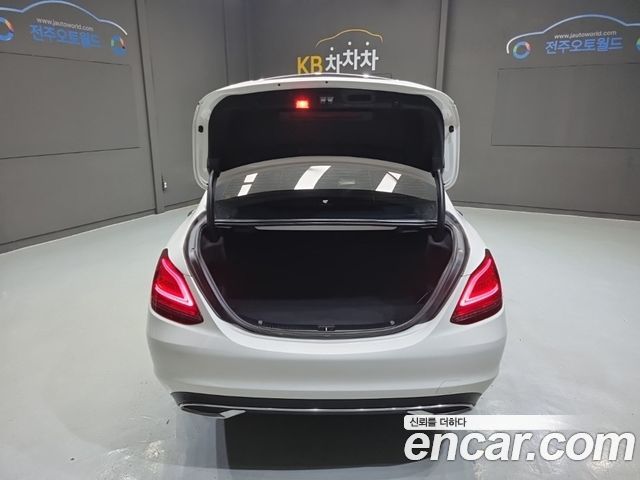Mercedes-Benz C-Class 2020 — photo 19