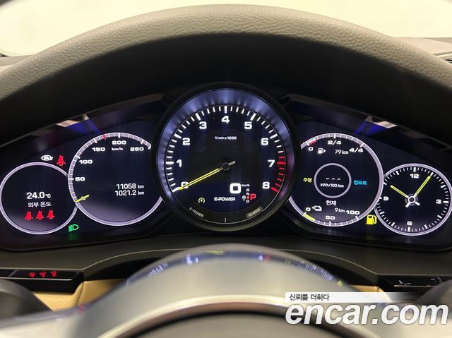 Porsche Cayenne 2023 — photo 13