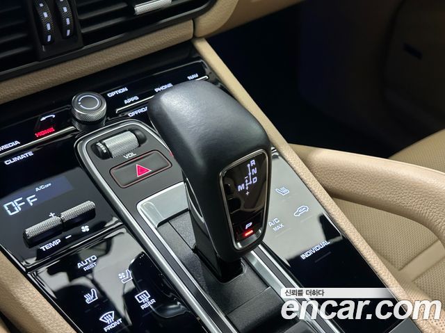 Porsche Cayenne 2023 — photo 17
