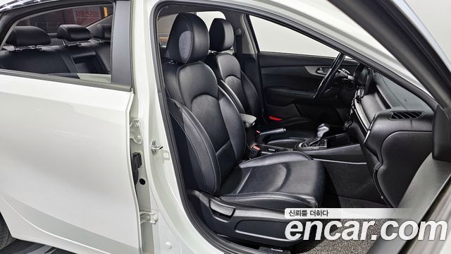 Kia K3 2021 — photo 18