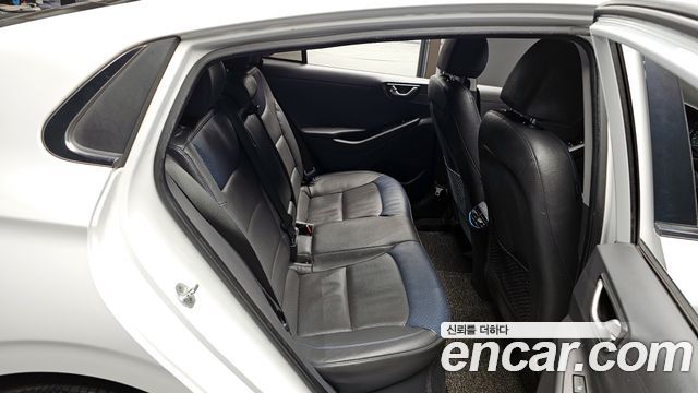 Hyundai Ioniq 2016 — photo 11