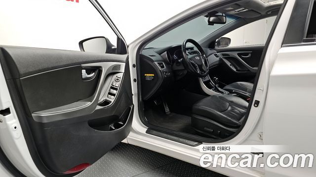 Hyundai AVANTE 2014 — photo 10