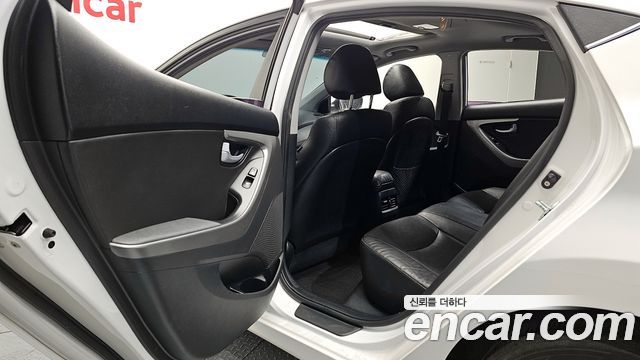 Hyundai AVANTE 2014 — photo 12