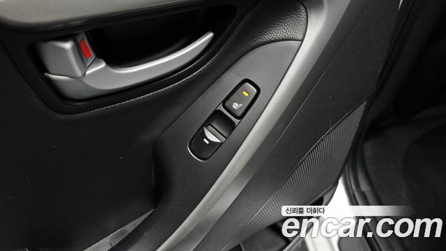 Hyundai AVANTE 2014 — photo 17