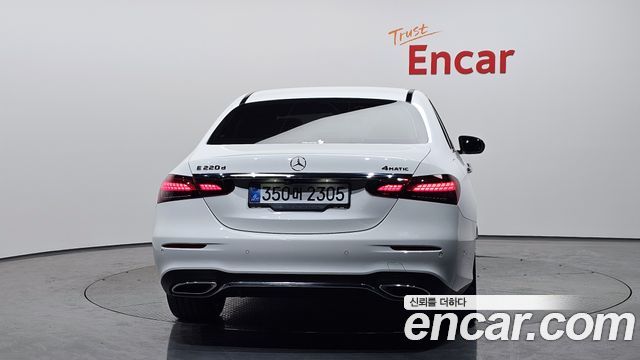 Mercedes-Benz E-Class 2021 — photo 4