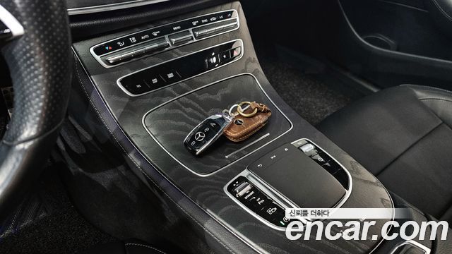 Mercedes-Benz E-Class 2021 — photo 12