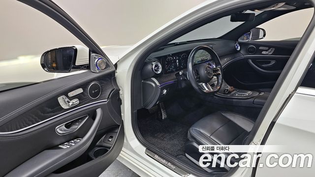 Mercedes-Benz E-Class 2021 — photo 13