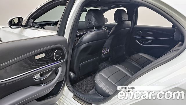 Mercedes-Benz E-Class 2021 — photo 18