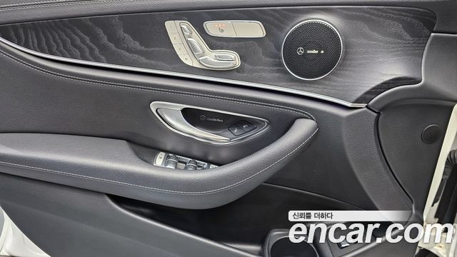 Mercedes-Benz E-Class 2021 — photo 28