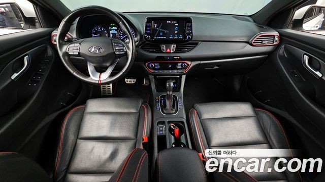 Hyundai i30 2018 — photo 10