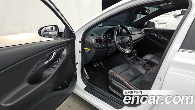Hyundai i30 2018 — photo 13