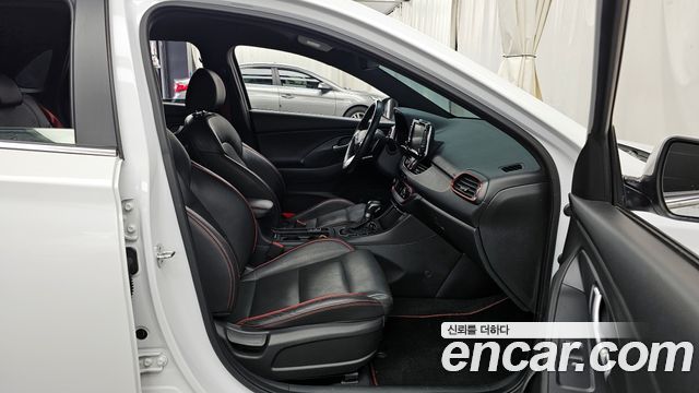 Hyundai i30 2018 — photo 17