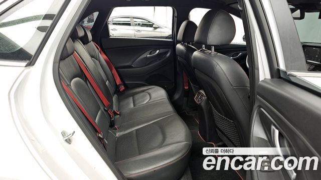 Hyundai i30 2018 — photo 18